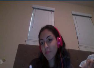 Молодая в скайпе для парней мастурбирует